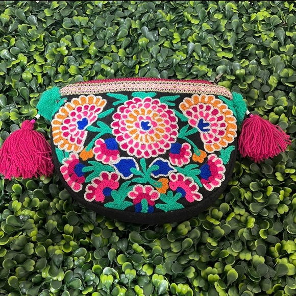 🎉❤️ NEW Juliette Multicolor Embroidered Pouch Case Gifts - Picture 1 of 2